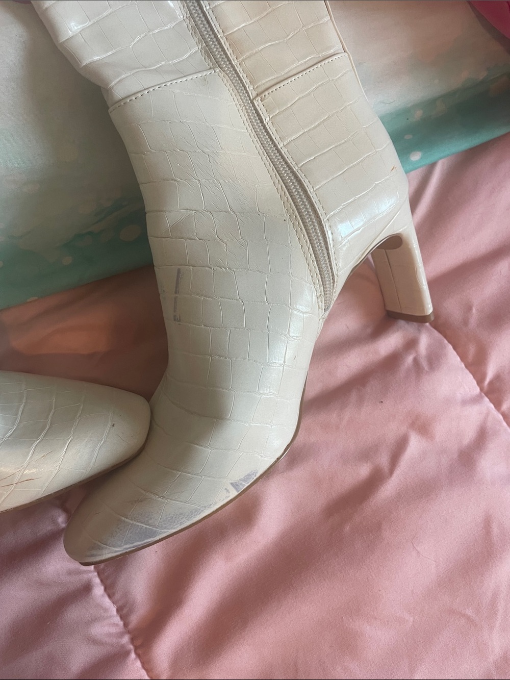 WhiteEmbossed Knee-High Pointed-Toe Boots flawed 8M - Picture 7 of 11